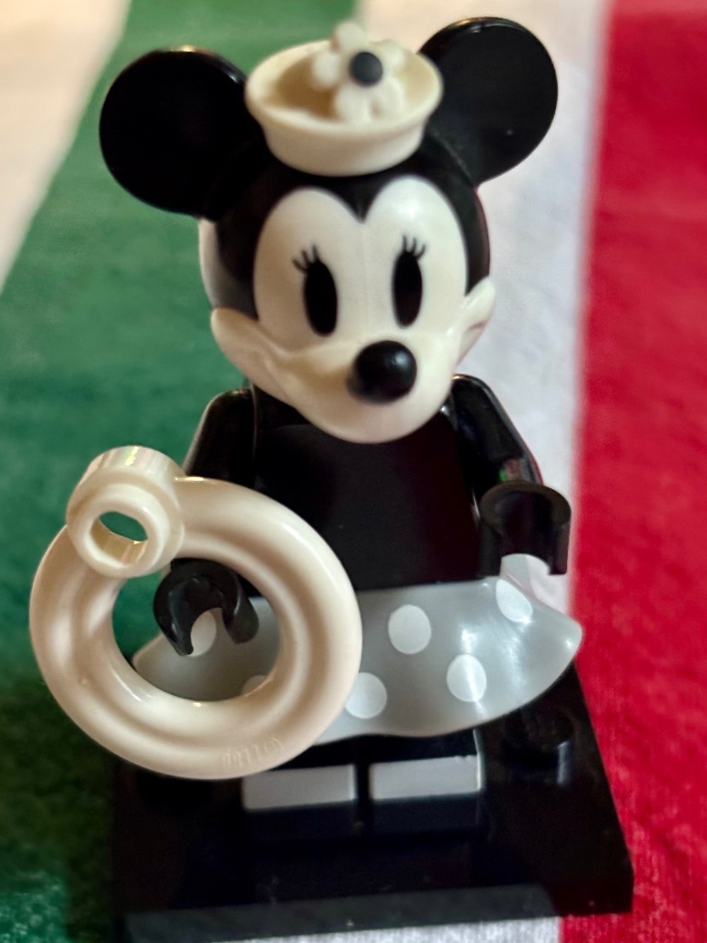 LEGO DISNEY Series 2 "Vintage Minnie" dis025 with Stand & Accessories. LIKE NEW!